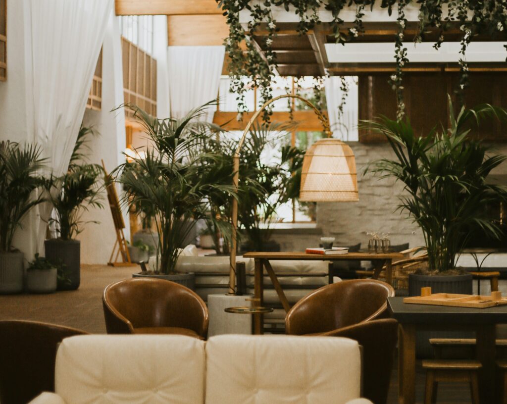 Música para hoteles: guía para crear una experiencia del huésped coherente en cada espacio 1 tori wise iTe 1tIwRiU unsplash copia