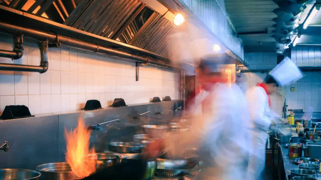 Música para restaurantes: cómo crear una experiencia con identidad propia 2 musica restaurante 1